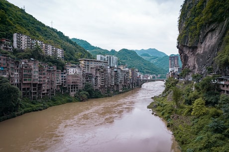 云南气候(深度了解云南气候：气候类型，多样独特的地理环境和景观)