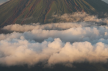 山隐之焰：神秘的火山活动